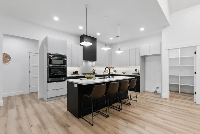 $650,000 | 730 New South Court, Wellford, SC 29385