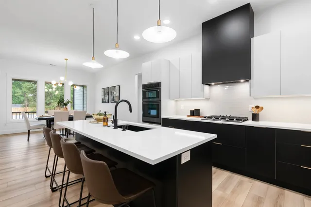 $650,000 | 730 New South Court, Wellford, SC 29385