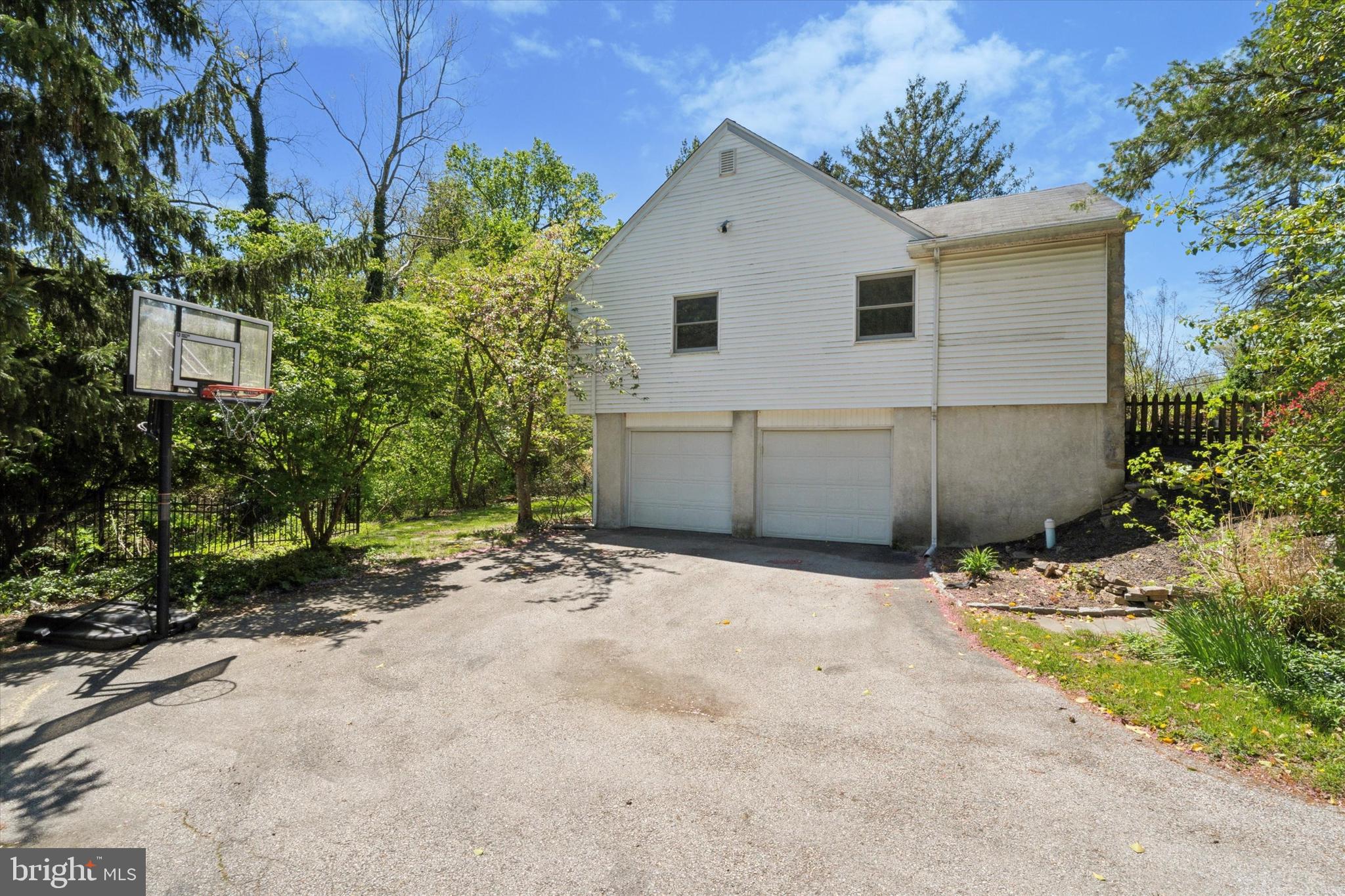 317 Hilltop Road Paoli, PA 19301 - Photo 25 of 25 a backyard of a house with plants and trees