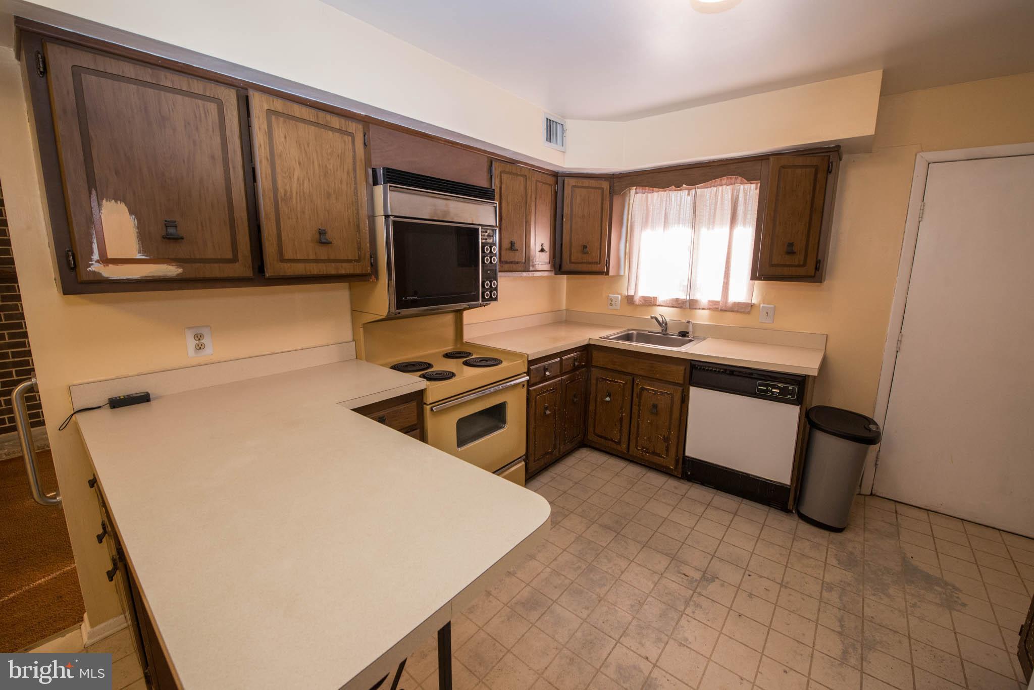 1704 Grant Road Lansdale, PA 19446 - Photo 4 of 26 Gallery Image 4