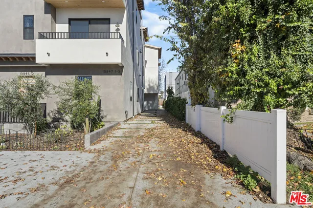 $5,500 | 10845 1/2 Morrison Street, North Hollywood, CA 91601
