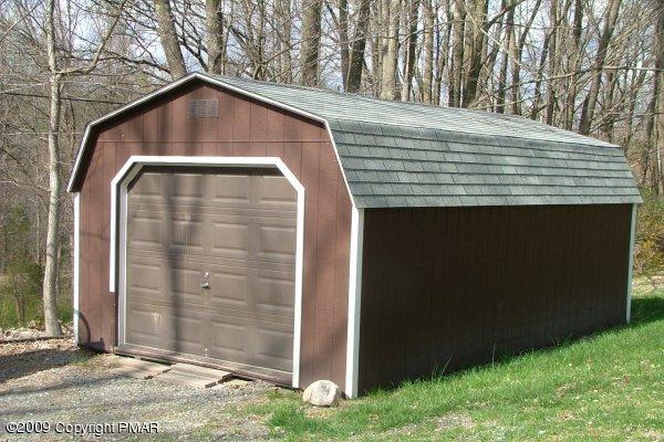 4426 Lower Cherry Valley Road Stroudsburg, PA 18360 - Photo 8 of 10 Garage / shed