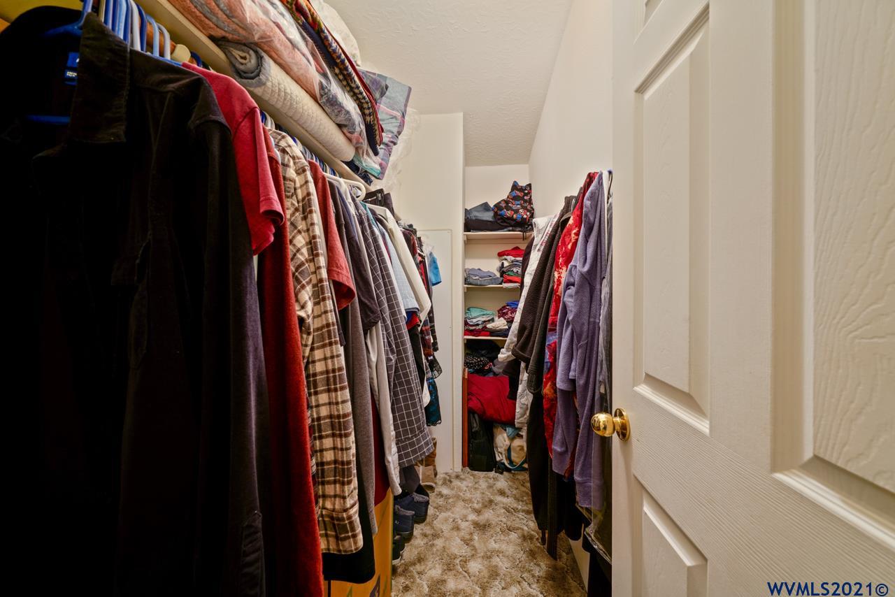153 Hylo Road Southeast Salem, OR 97306 - Photo 24 of 41 a view of walk in closet with clothes
