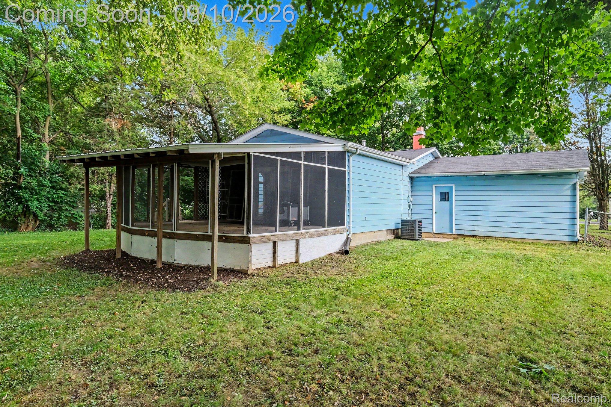 4338 Crosby Road Flint, MI 48506 - Photo 15 of 16 Screened-in porch with a curved deck, covered patio area, and exterior utility door