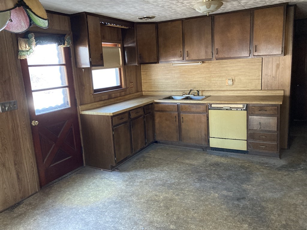 82 Manchonis Road Wilbraham, MA 01095 - Photo 3 of 15 Gallery Image 3