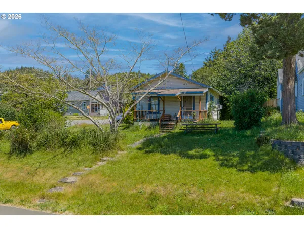 $134,900 | 692 North Elliott Street, Coquille, OR 97423