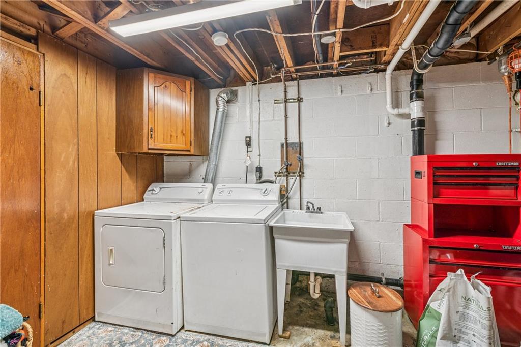 911 Colonial Manor Road Irwin, PA 15642 - Photo 24 of 33 Gallery Image 24