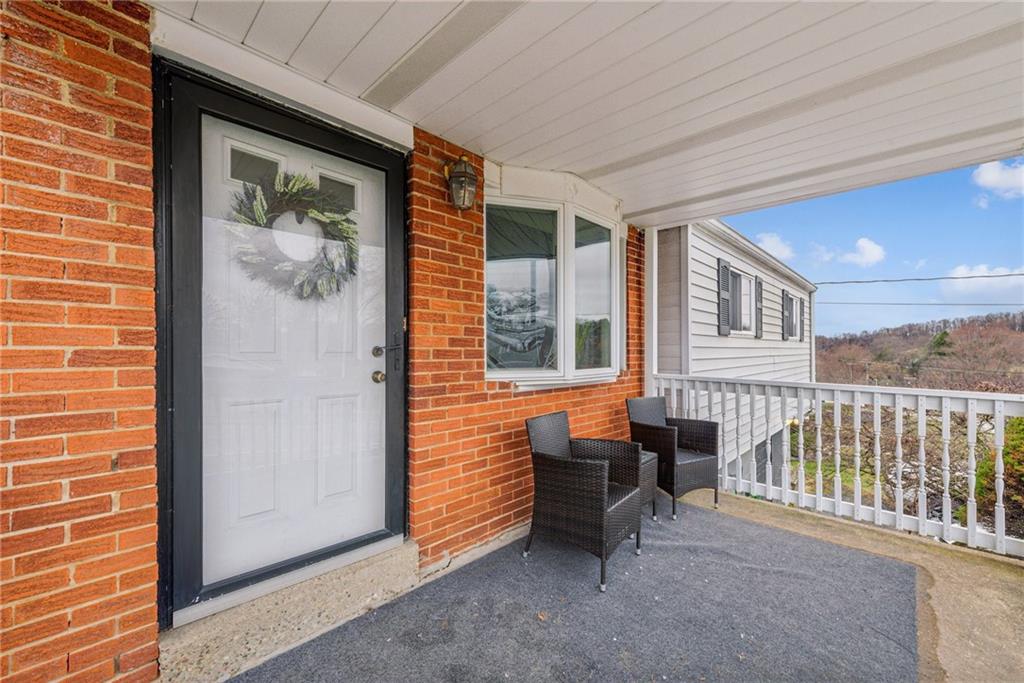 911 Colonial Manor Road Irwin, PA 15642 - Photo 3 of 33 Gallery Image 3