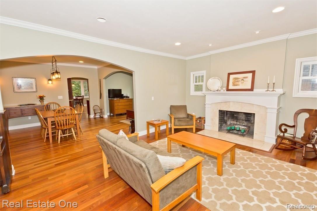 51 Cherokee Road Pontiac, MI 48341 - Photo 2 of 32 spacious open layout