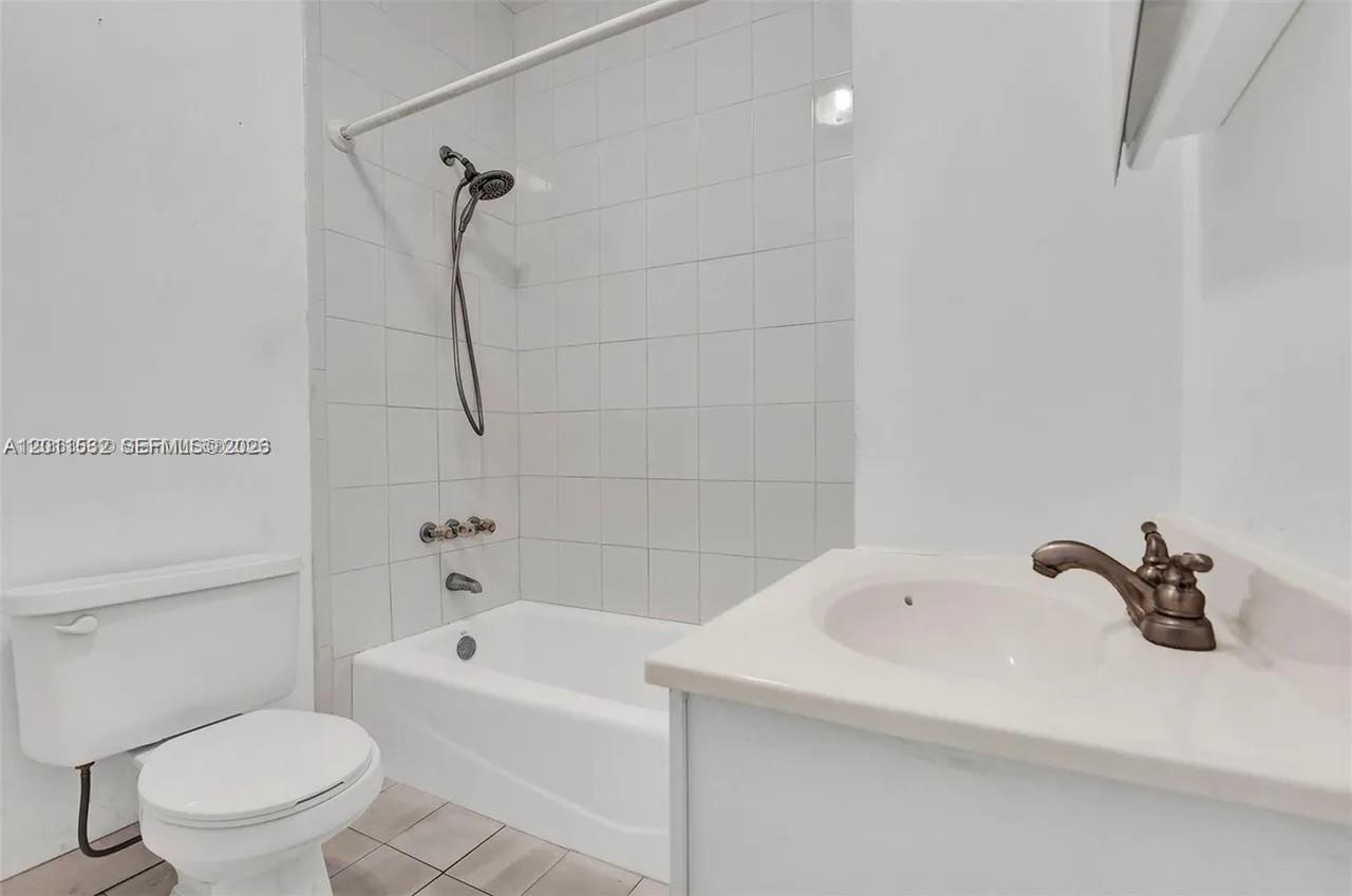 437 Swan Avenue Miami Springs, FL 33166 - Photo 10 of 33