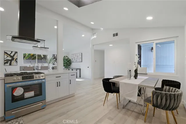 $949,000 | 405 South Clara Street, Santa Ana, CA 92704