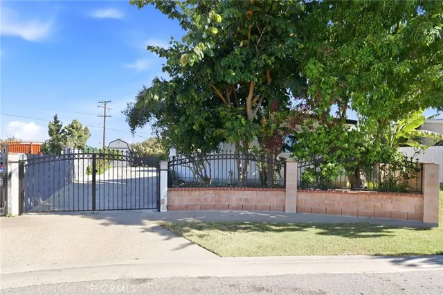 $949,000 | 405 South Clara Street, Santa Ana, CA 92704