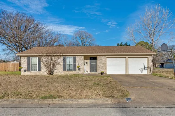 $253,000 | 600 Sue Ann Lane, Burleson, TX 76028