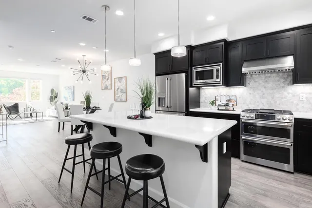 $1,570,000 | 733 East Evelyn Avenue, Sunnyvale, CA 94086