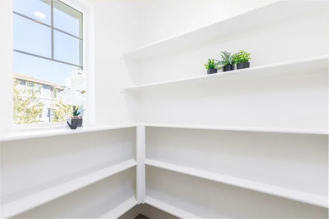 $1,570,000 | 733 East Evelyn Avenue, Sunnyvale, CA 94086