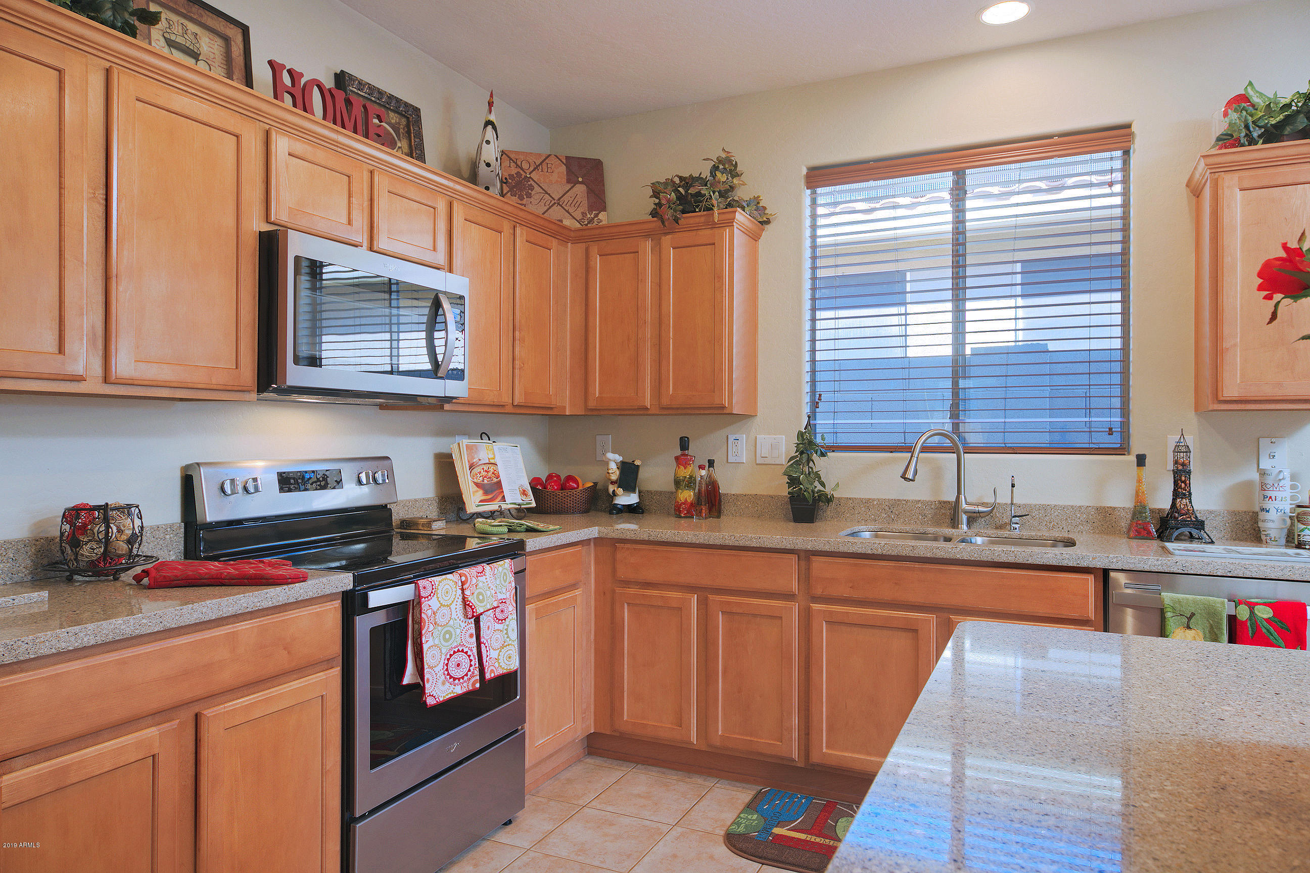 40009 North River Bend Road Anthem, AZ 85086 - Photo 12 of 42 Kitchen