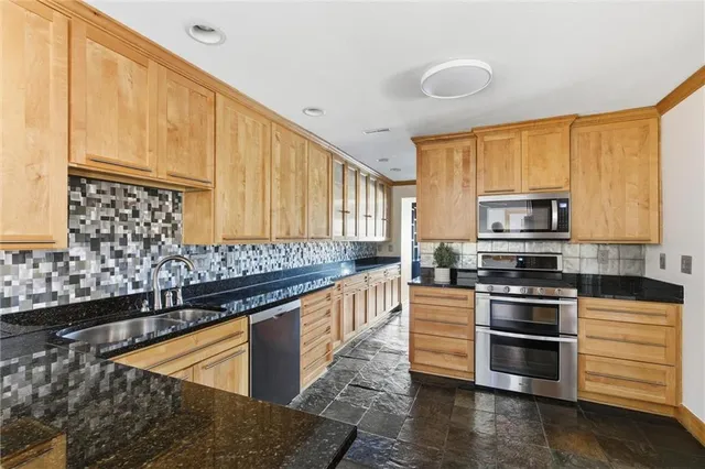 $425,000 | 6216 Ash Street, Mission, KS 66202