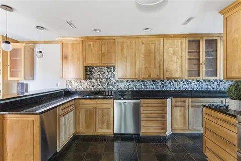 $425,000 | 6216 Ash Street, Mission, KS 66202