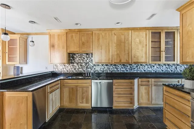 $425,000 | 6216 Ash Street, Mission, KS 66202