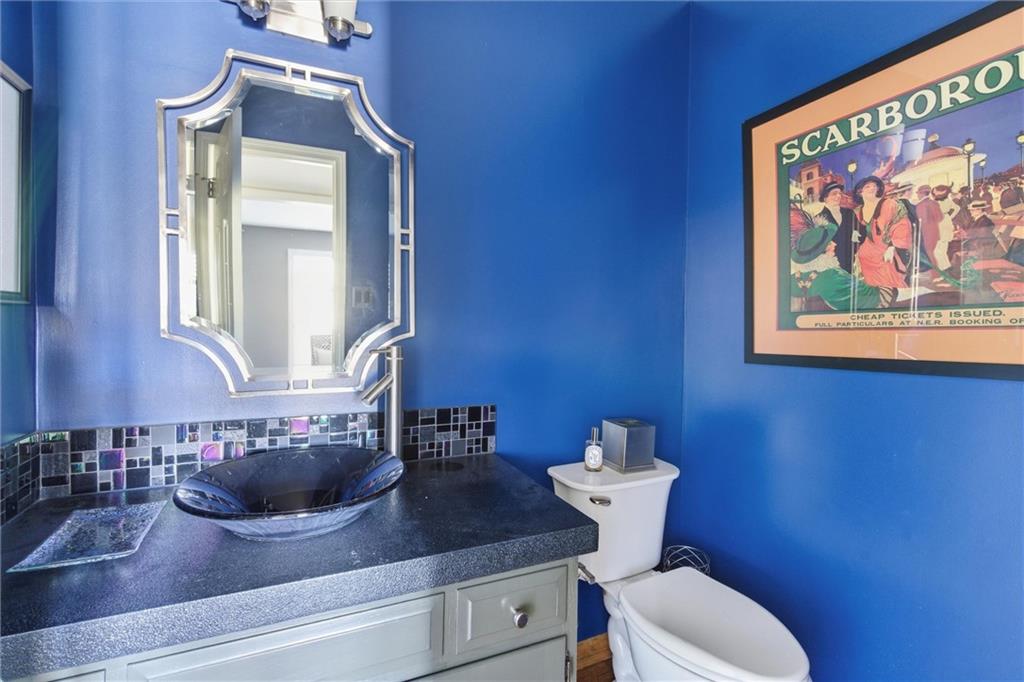 6216 Ash Street Mission, KS 66202 - Photo 19 of 35