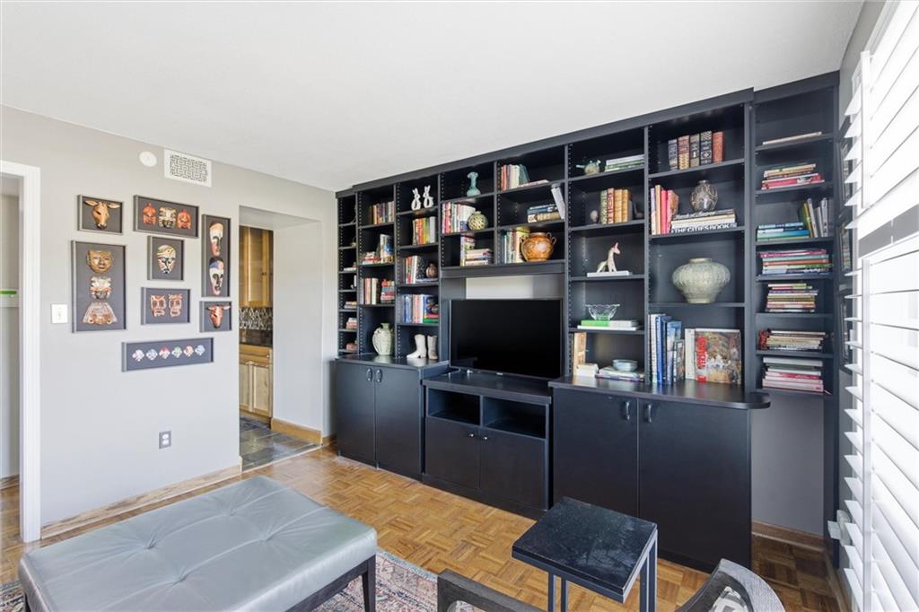 6216 Ash Street Mission, KS 66202 - Photo 10 of 35