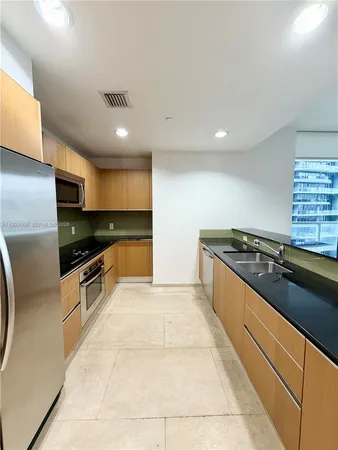 $3,990 | 1050 Brickell Avenue, Unit 2420, Miami, FL 33131