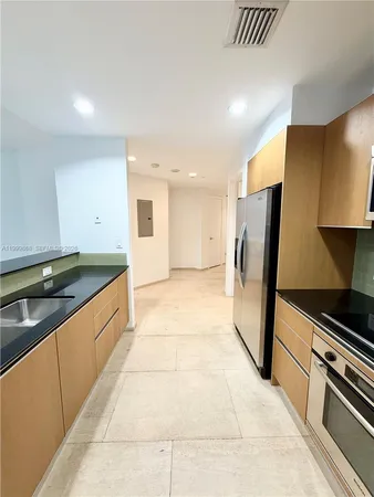 $3,990 | 1050 Brickell Avenue, Unit 2420, Miami, FL 33131