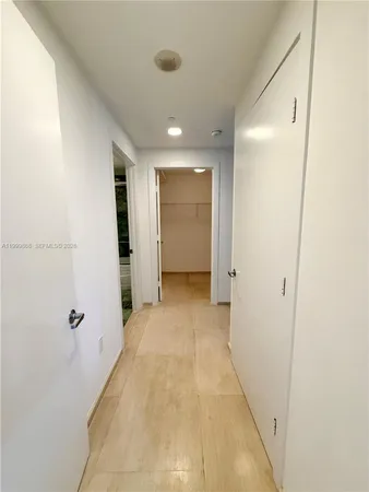 $3,990 | 1050 Brickell Avenue, Unit 2420, Miami, FL 33131