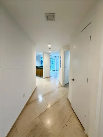 $3,990 | 1050 Brickell Avenue, Unit 2420, Miami, FL 33131