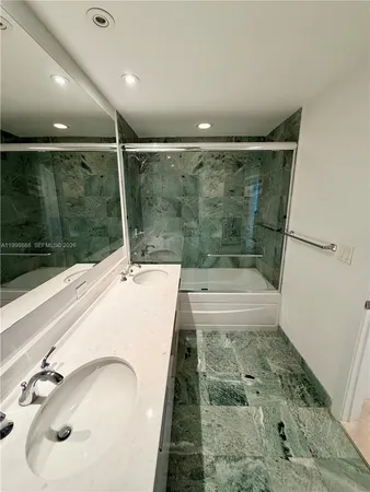 $3,990 | 1050 Brickell Avenue, Unit 2420, Miami, FL 33131