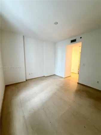 $3,990 | 1050 Brickell Avenue, Unit 2420, Miami, FL 33131