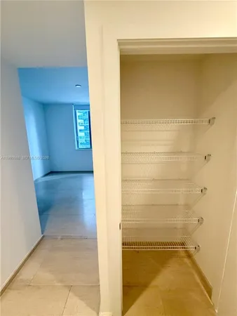 $3,990 | 1050 Brickell Avenue, Unit 2420, Miami, FL 33131