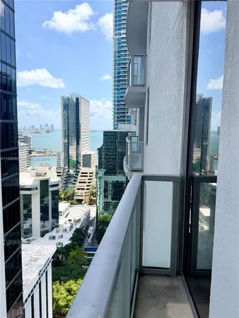 $3,990 | 1050 Brickell Avenue, Unit 2420, Miami, FL 33131