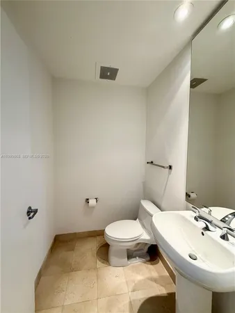 $3,990 | 1050 Brickell Avenue, Unit 2420, Miami, FL 33131