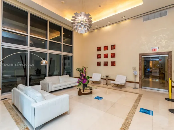 $3,990 | 1050 Brickell Avenue, Unit 2420, Miami, FL 33131