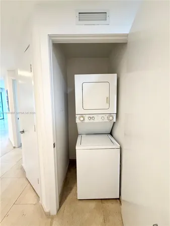 $3,990 | 1050 Brickell Avenue, Unit 2420, Miami, FL 33131