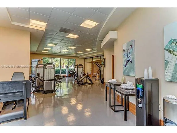 $3,990 | 1050 Brickell Avenue, Unit 2420, Miami, FL 33131