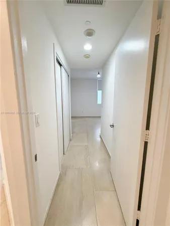 $3,990 | 1050 Brickell Avenue, Unit 2420, Miami, FL 33131