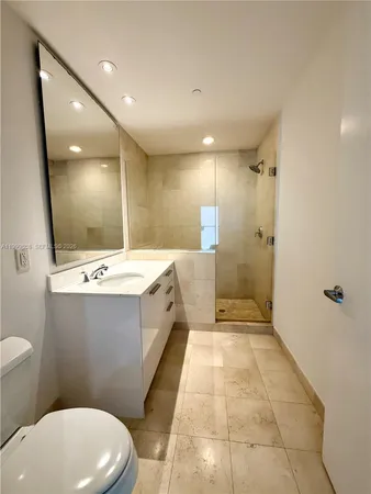 $3,990 | 1050 Brickell Avenue, Unit 2420, Miami, FL 33131