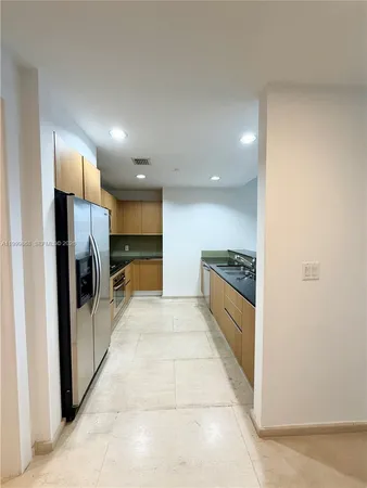 $3,990 | 1050 Brickell Avenue, Unit 2420, Miami, FL 33131