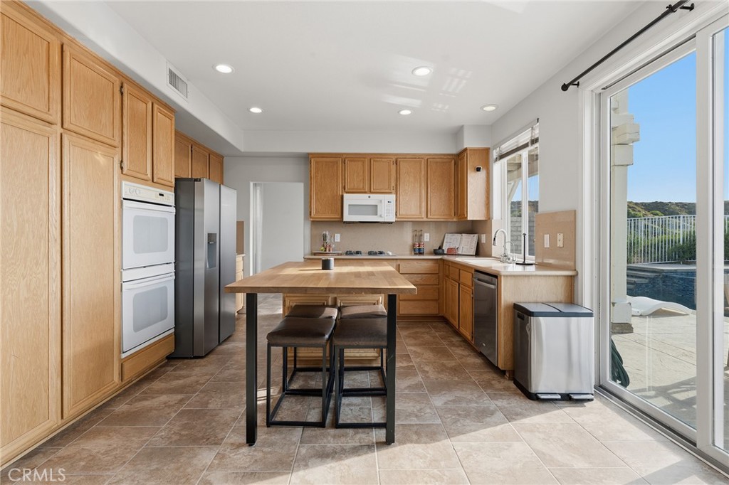 26056 O'Hara Lane Stevenson Ranch, CA 91381 - Photo 12 of 43