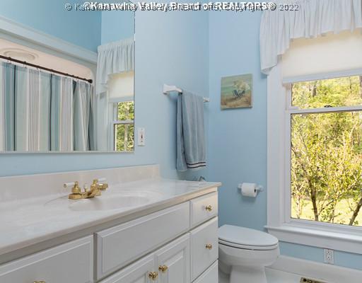 1320 Strawberry Road St. Albans, WV 25177 - Photo 10 of 16 Main Level Bathroom.
