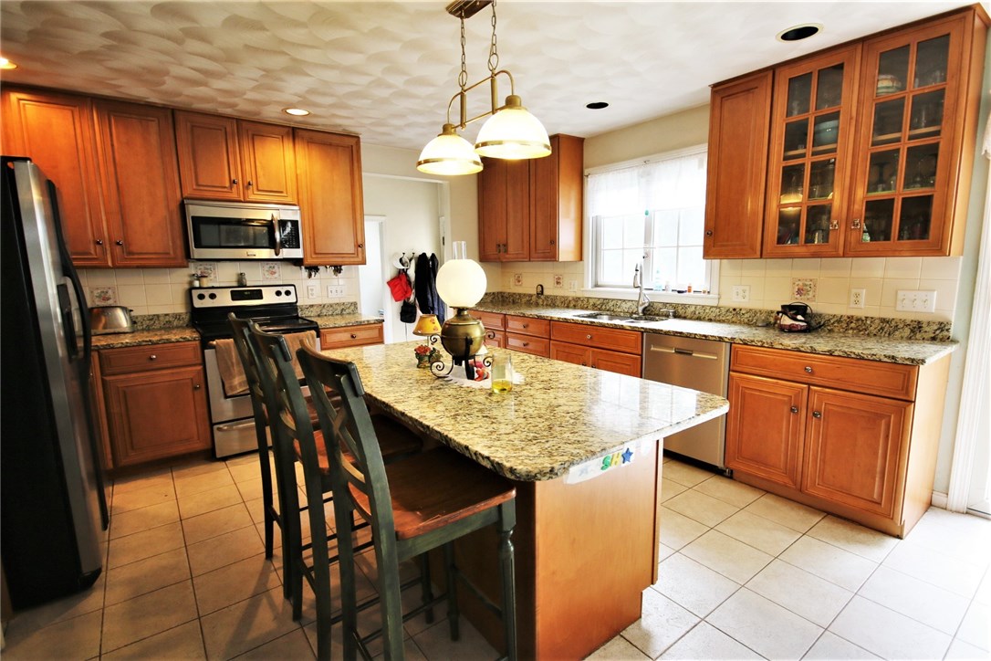 8 Dexter Rock Road Lincoln, RI 02865 - Photo 5 of 24