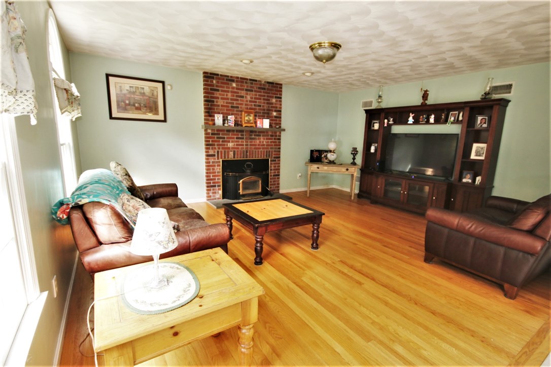 8 Dexter Rock Road Lincoln, RI 02865 - Photo 6 of 24