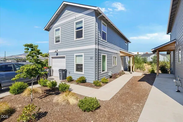 $308,000 | 221 Dano Drive, Phoenix, OR 97535