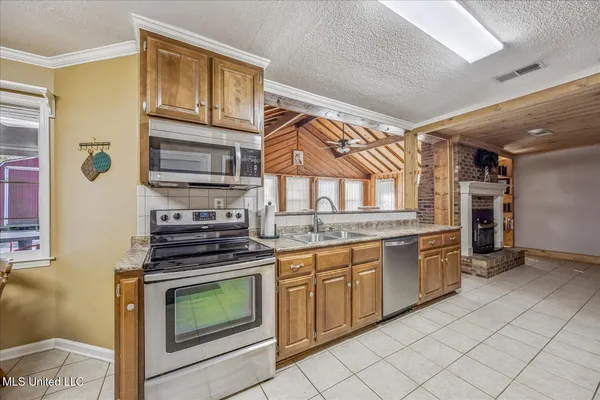 $315,000 | 4609 Big Horn Drive North, Nesbit, MS 38651