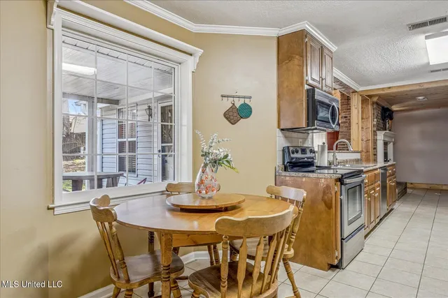 $330,000 | 4609 Big Horn Drive North, Nesbit, MS 38651