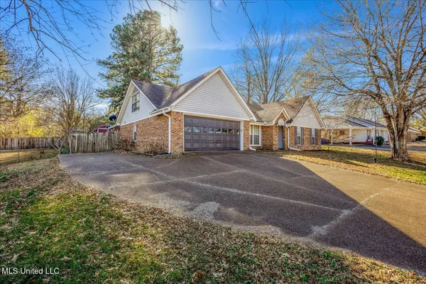 $315,000 | 4609 Big Horn Drive North, Nesbit, MS 38651