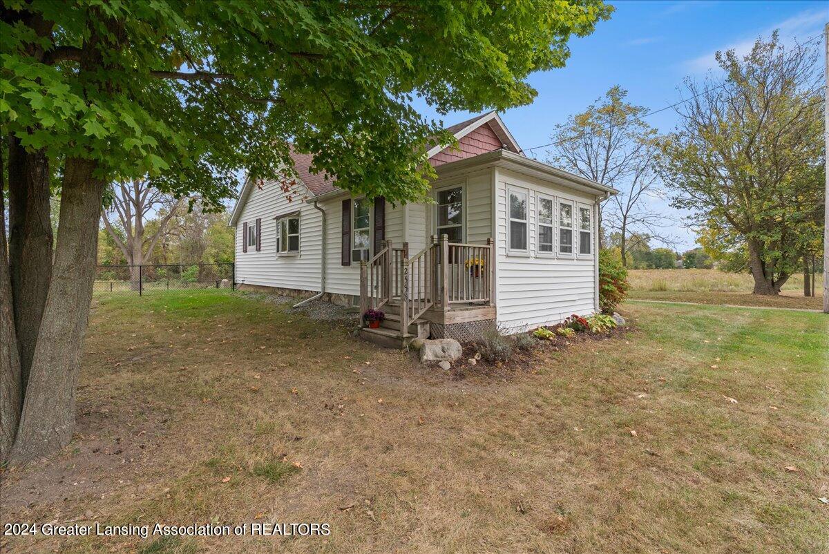2558 Gilbert Road Lansing, MI 48911 - Photo 1 of 42 12-Media Jett - 12