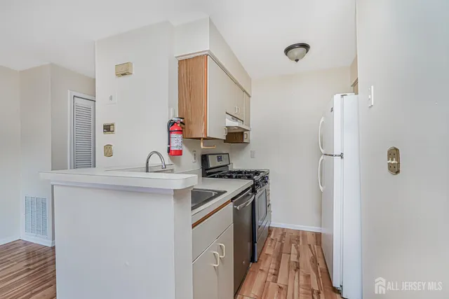 $1,900 | 212 Blew Court, East Brunswick, NJ 08816